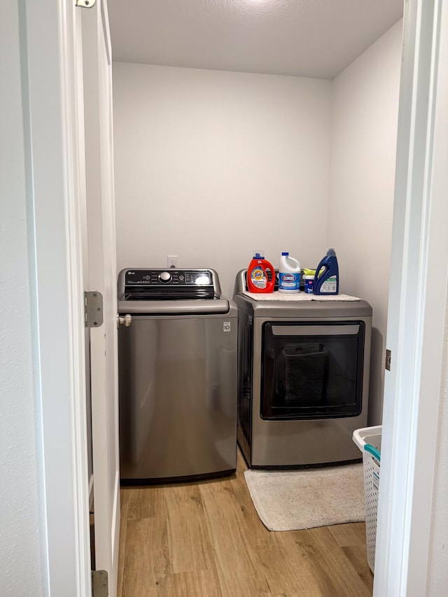 404 N Pine Leaf Rd, Nixa, MO 65714 - washroom featuring independent washer and dryer and light wood-type flooring