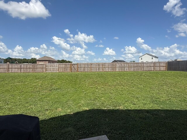 404 N Pine Leaf Rd, Nixa, MO 65714 - view of fenced backyard