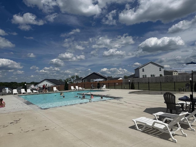 404 N Pine Leaf Rd, Nixa, MO 65714 - community pool with a patio area
