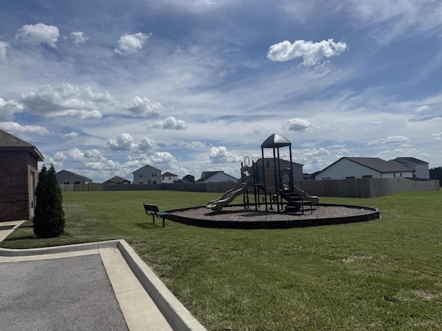 404 N Pine Leaf Rd, Nixa, MO 65714 - view of community play area