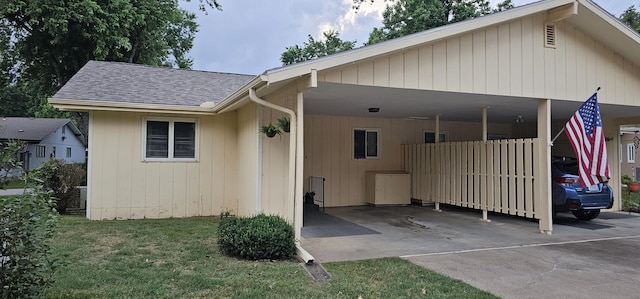 16 Magnolia Ct Unit B, Branson, MO 65616 - view of front facade with a carport, concrete driveway, roof with shingles, and a front yard