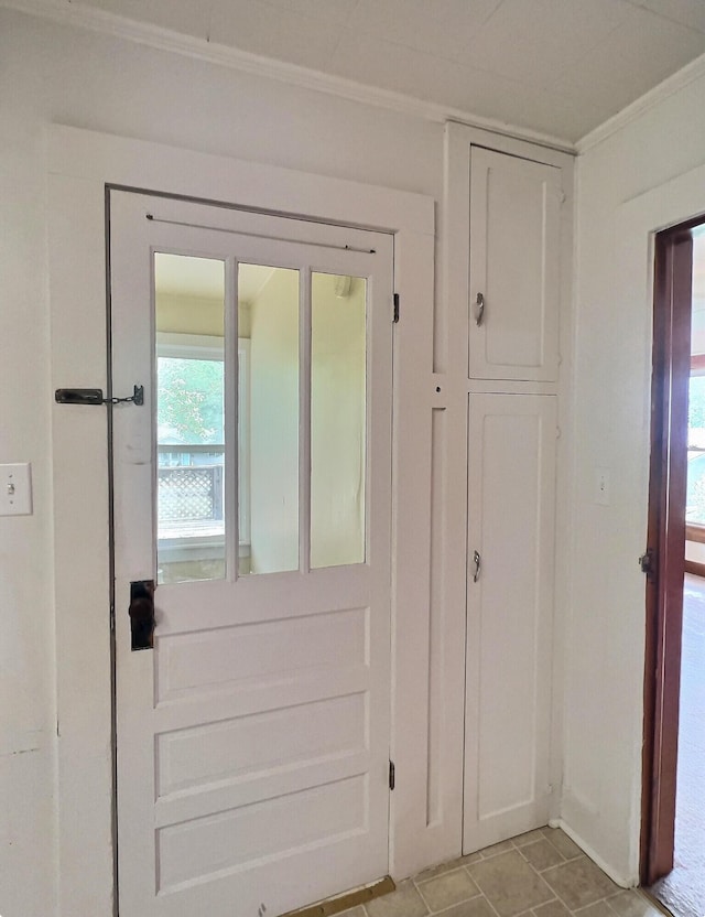 505 Sycamore St, Van Buren, MO 63965 - entryway with ornamental molding