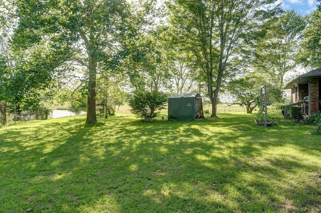263 Crystal Ave, Sparta, MO 65753 - view of grassy yard featuring a storage shed and a water view