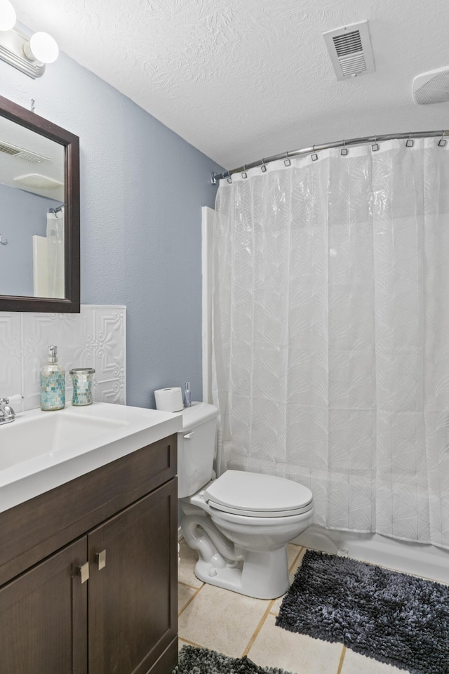 1917 Willoughby Rd, Clever, MO 65631 - bathroom featuring vanity, tile patterned flooring, a textured ceiling, and curtained shower