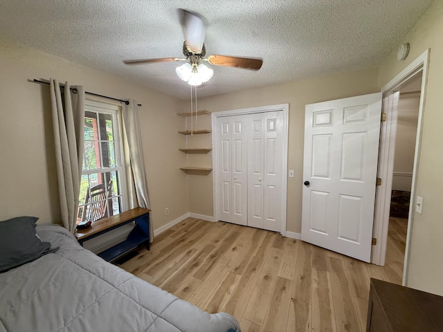 16051 Mo 142, Thayer, MO 65791 - bedroom with light wood-type flooring, a textured ceiling, a closet, and a ceiling fan