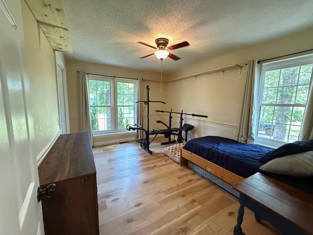 16051 Mo 142, Thayer, MO 65791 - bedroom featuring a textured ceiling, light wood-style floors, and a ceiling fan