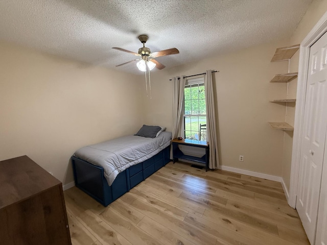 16051 Mo 142, Thayer, MO 65791 - bedroom with a textured ceiling, light wood-style floors, and a ceiling fan
