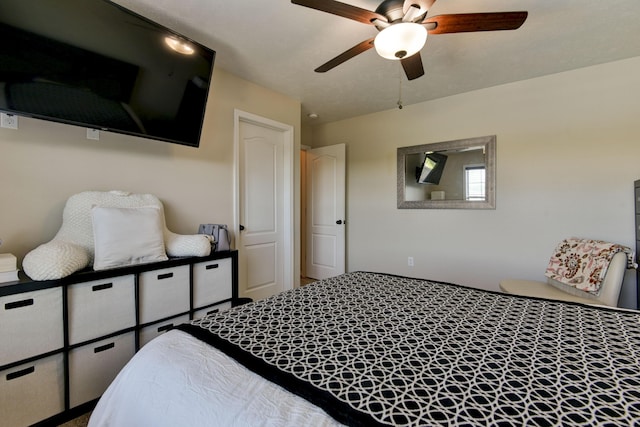440 Spring Meadow Pkwy, Branson, MO 65616 - bedroom featuring ceiling fan