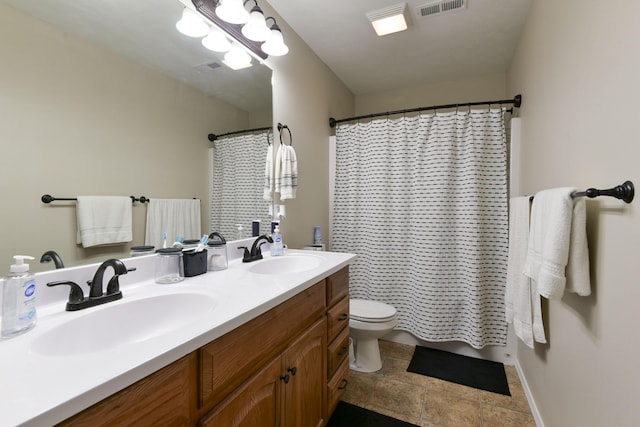 440 Spring Meadow Pkwy, Branson, MO 65616 - full bath featuring double vanity and a shower with curtain