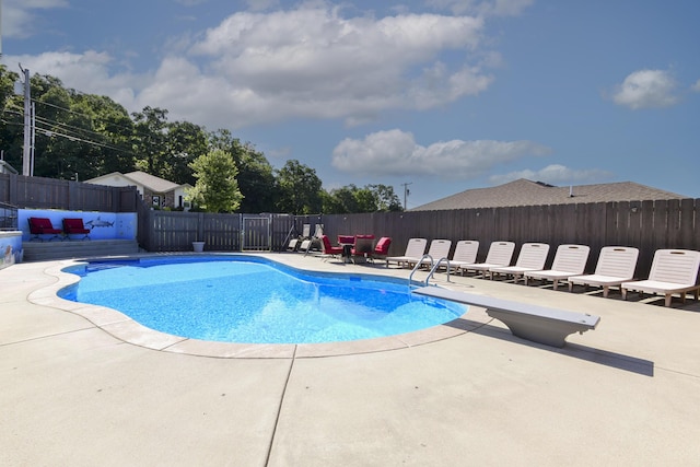 440 Spring Meadow Pkwy, Branson, MO 65616 - view of swimming pool with a patio and a diving board