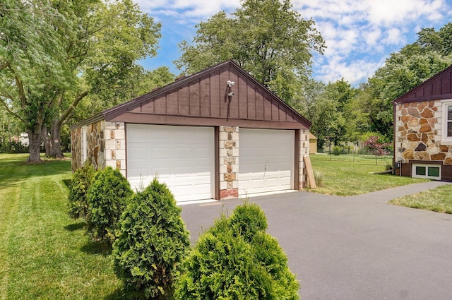 1841 E Dale St, Springfield, MO 65803 - view of detached garage