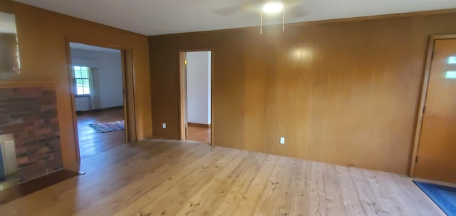 918 E Mcgee St, Springfield, MO 65807 - unfurnished room with light wood finished floors and a ceiling fan