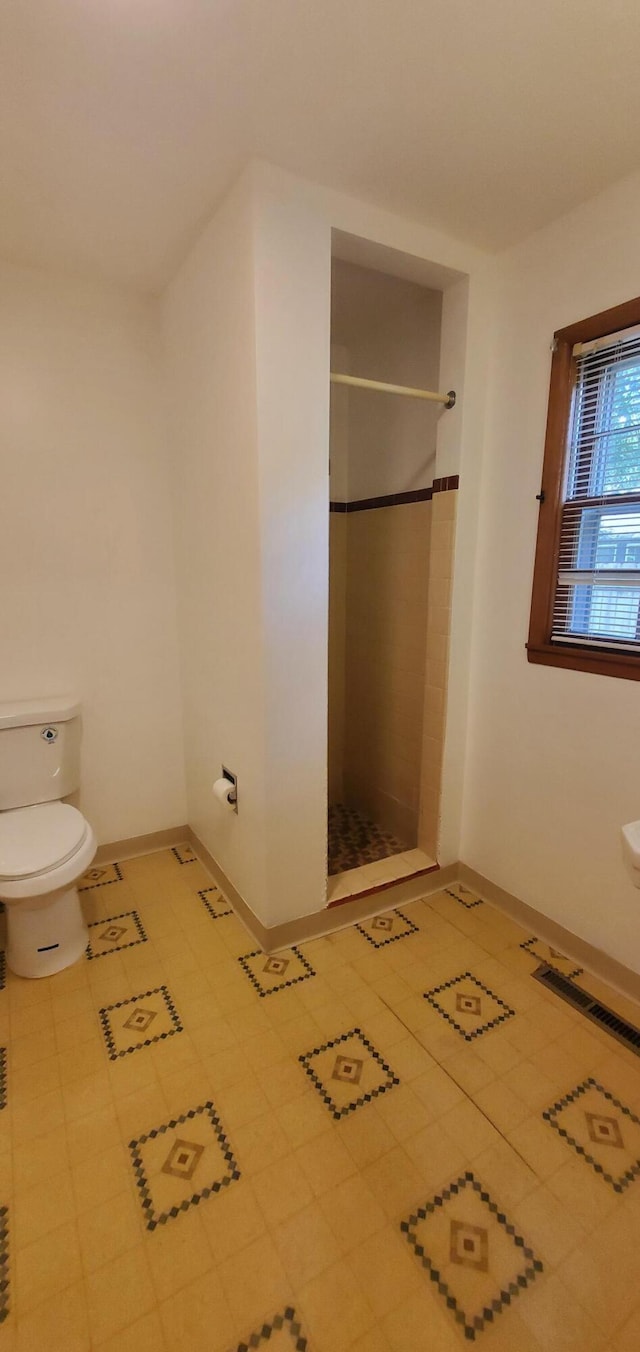 918 E Mcgee St, Springfield, MO 65807 - bathroom featuring toilet and a shower stall