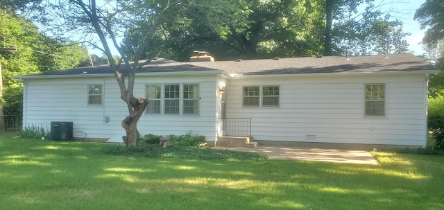 918 E Mcgee St, Springfield, MO 65807 - back of house with a lawn and a patio