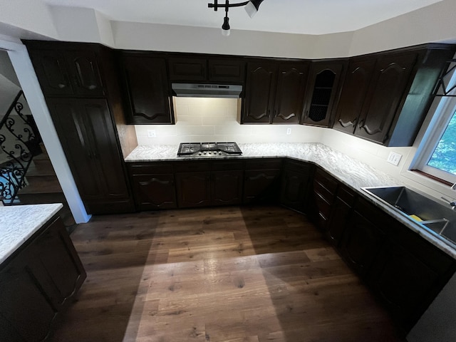 805 E 13th St, Cassville, MO 65625 - kitchen featuring stainless steel gas cooktop, wood finished floors, under cabinet range hood, decorative backsplash, and light countertops