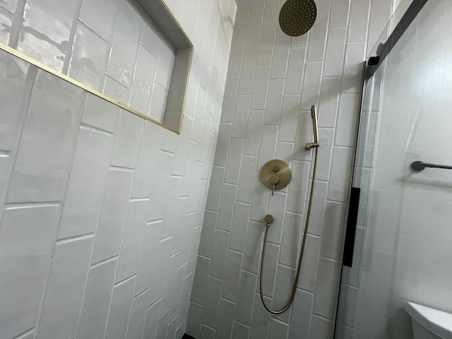 805 E 13th St, Cassville, MO 65625 - full bathroom with a tile shower and toilet