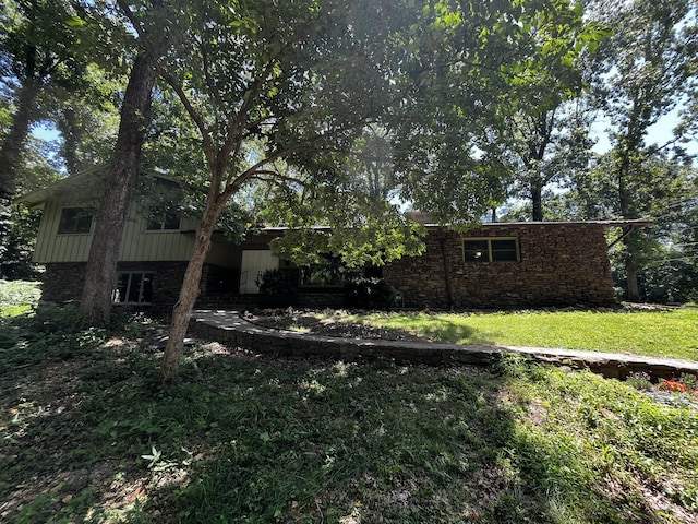 805 E 13th St, Cassville, MO 65625 - view of green lawn