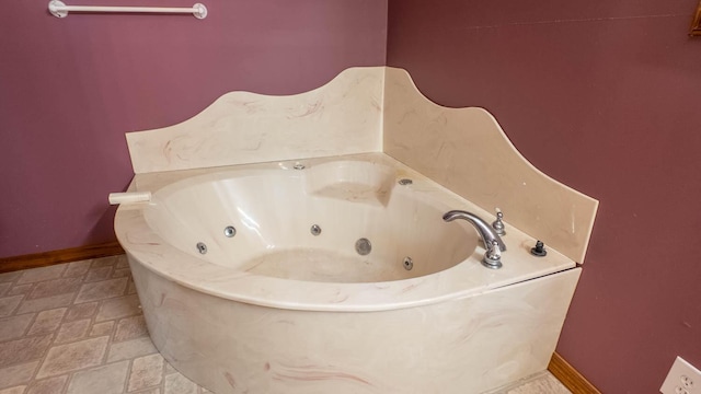 619 9th St, Thayer, MO 65791 - full bath featuring a jetted tub