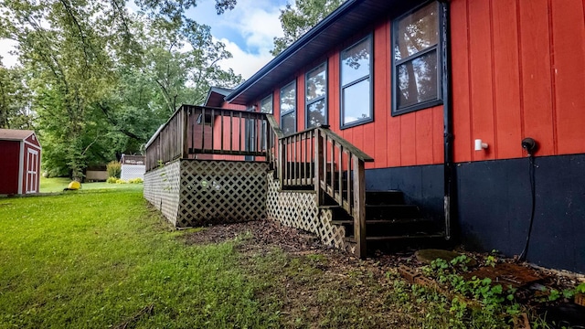 619 9th St, Thayer, MO 65791 - view of side of home featuring a lawn, a storage unit, and a deck