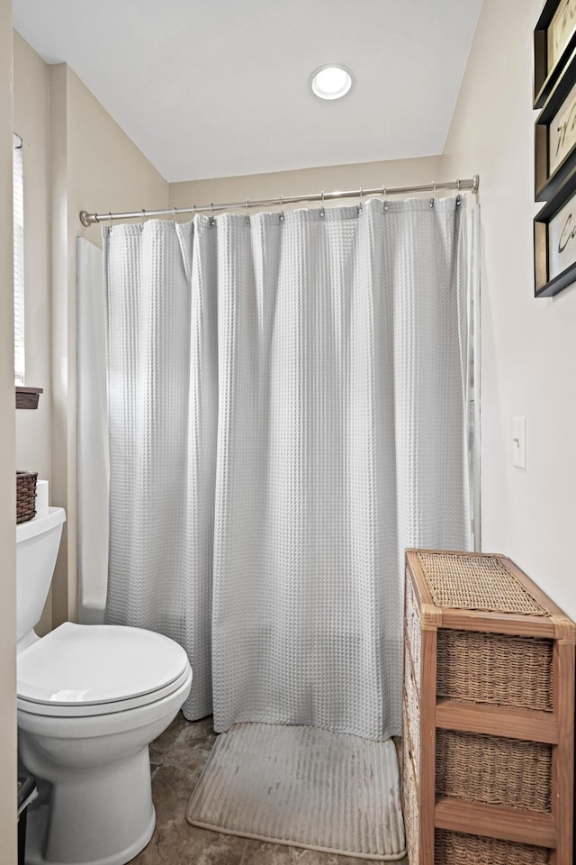 1617 Alexandra Dr, Carthage, MO 64836 - bathroom featuring a shower with shower curtain and recessed lighting