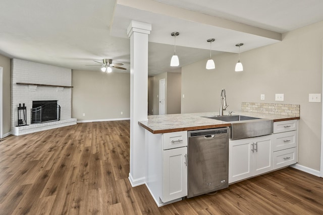 3539 S Walnut Hill Dr, Springfield, MO 65807 - kitchen featuring dishwasher, open floor plan, a peninsula, and dark wood finished floors
