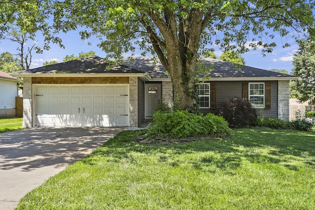 3539 S Walnut Hill Dr, Springfield, MO 65807 - ranch-style house featuring an attached garage, driveway, a front lawn, and roof with shingles