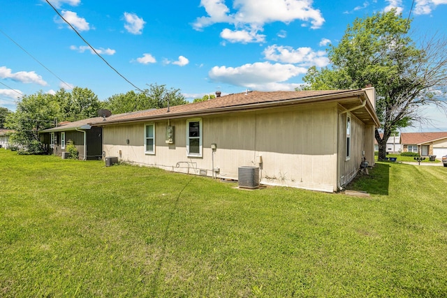 1016 S Lexington Ave, Springfield, MO 65802 - rear view of property featuring a lawn
