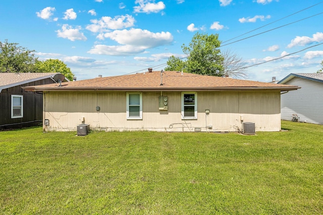1016 S Lexington Ave, Springfield, MO 65802 - rear view of property featuring a lawn and a shingled roof