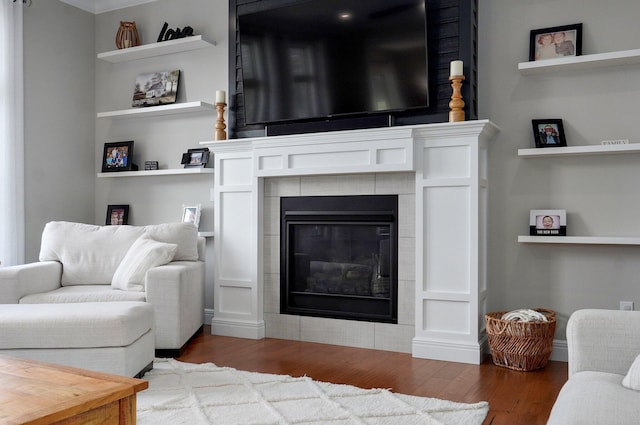 914 W Lorenza Dr, Nixa, MO 65714 - living area featuring wood finished floors and a fireplace