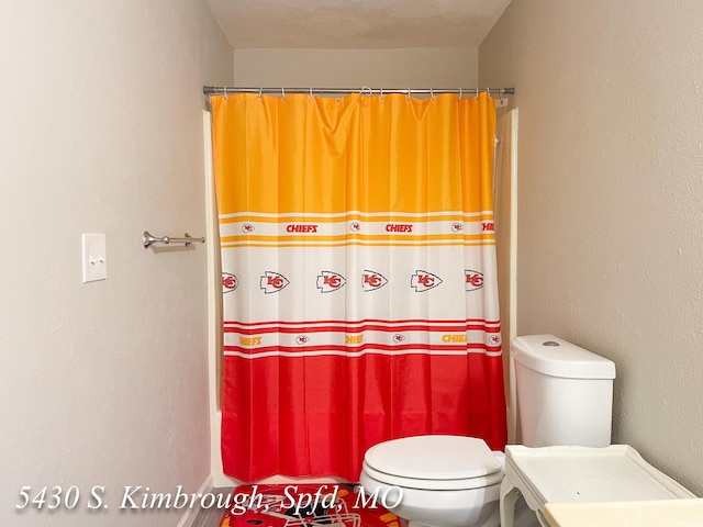 5430 S Kimbrough Ave, Springfield, MO 65810 - full bath with a shower with shower curtain