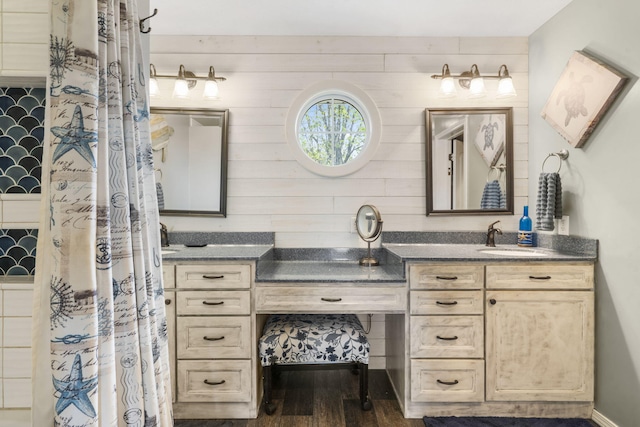 859 Crows Nest Trl, Branson, MO 65616 - full bath featuring double vanity and wood finished floors