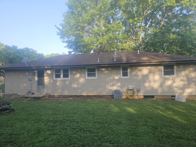 114 S Pinewood Ave, Republic, MO 65738 - rear view of house featuring a lawn
