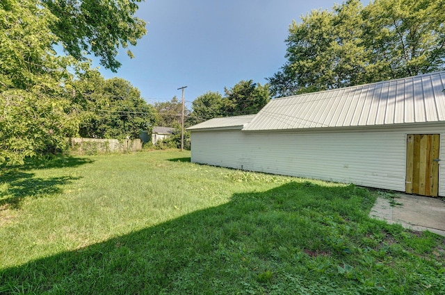 2131 N Pickwick Ave, Springfield, MO 65803 - view of grassy yard