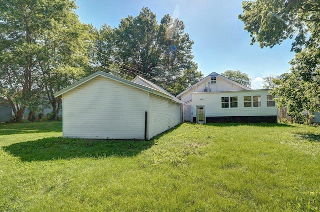 2131 N Pickwick Ave, Springfield, MO 65803 - rear view of house featuring a yard and an outdoor structure
