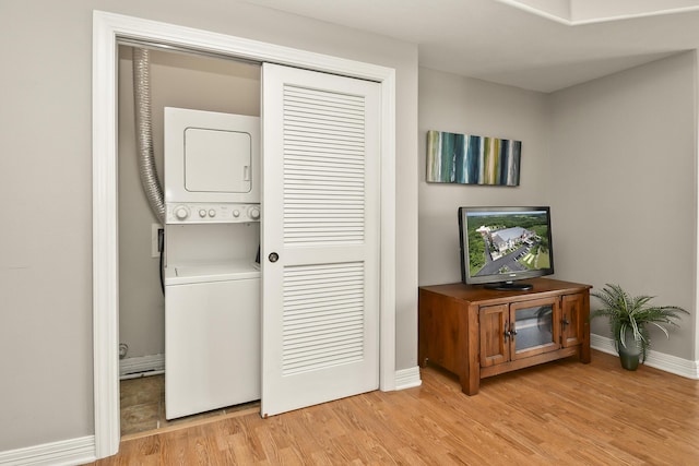 180 Grace Chapel Rd Unit 220, Blue Eye, MO 65611 - laundry area with stacked washing machine and dryer and light wood finished floors