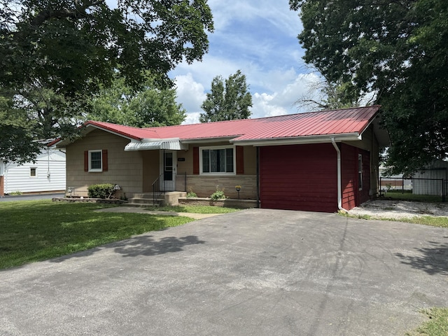606 E Prairie Ln, Ash Grove, MO 65604 - single story home featuring a metal roof and a front lawn