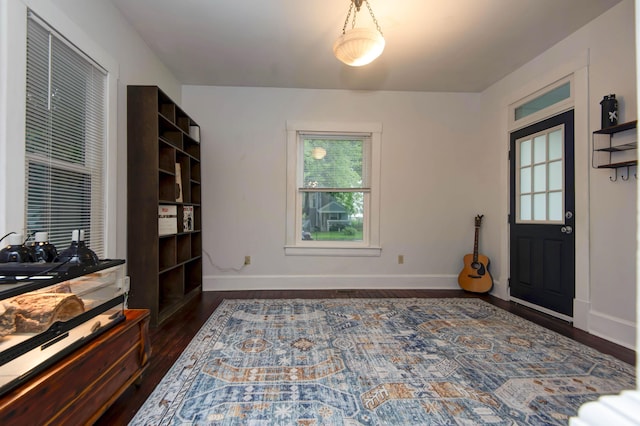 1510 E Mcdaniel St, Springfield, MO 65802 - entryway with dark wood-style flooring and baseboards