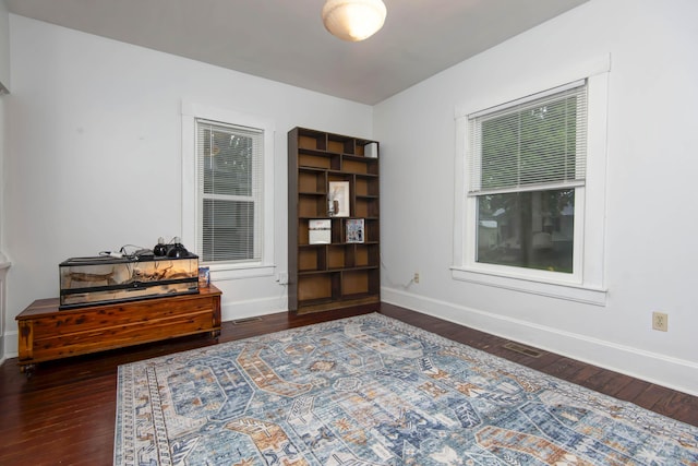 1510 E Mcdaniel St, Springfield, MO 65802 - sitting room with wood finished floors