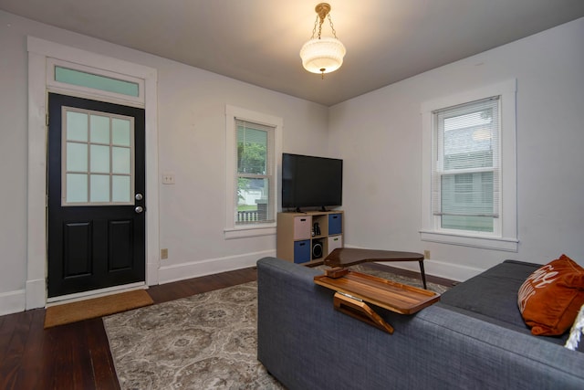 1510 E Mcdaniel St, Springfield, MO 65802 - living area with wood finished floors and baseboards