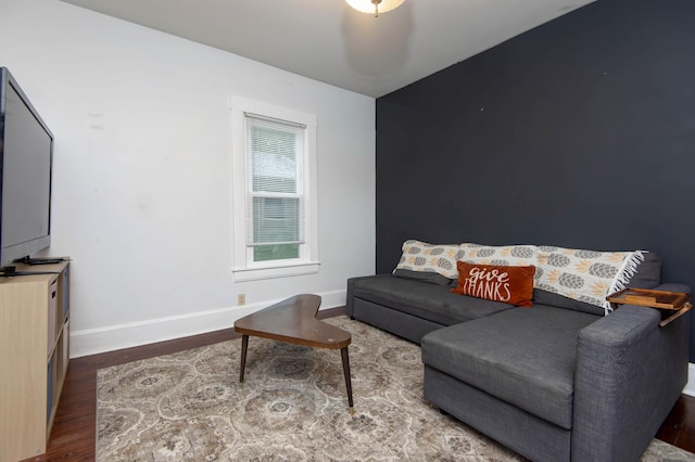 1510 E Mcdaniel St, Springfield, MO 65802 - living room featuring wood finished floors and baseboards