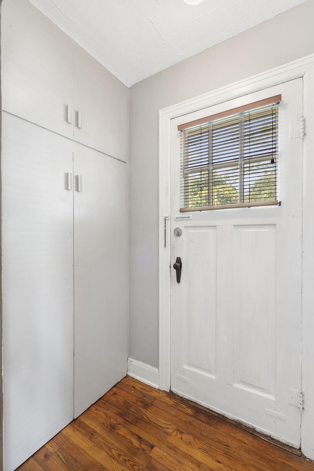 1524 S Thelma Ave, Springfield, MO 65807 - entryway featuring wood finished floors