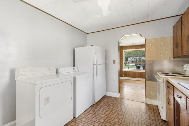 1524 S Thelma Ave, Springfield, MO 65807 - laundry room with independent washer and dryer, brick patterned flooring, crown molding, and arched walkways
