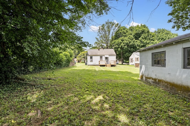 1524 S Thelma Ave, Springfield, MO 65807 - view of grassy yard featuring a wooden deck
