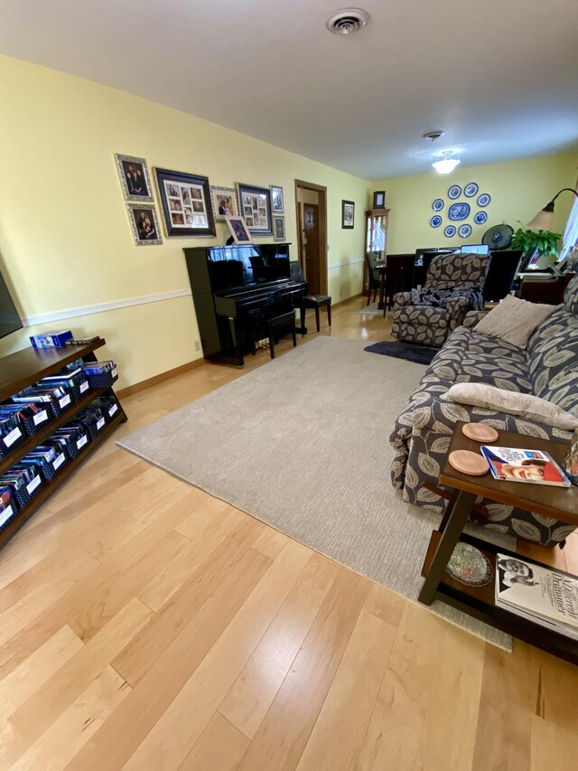 1605 S Park Ave, Aurora, MO 65605 - living area featuring wood finished floors