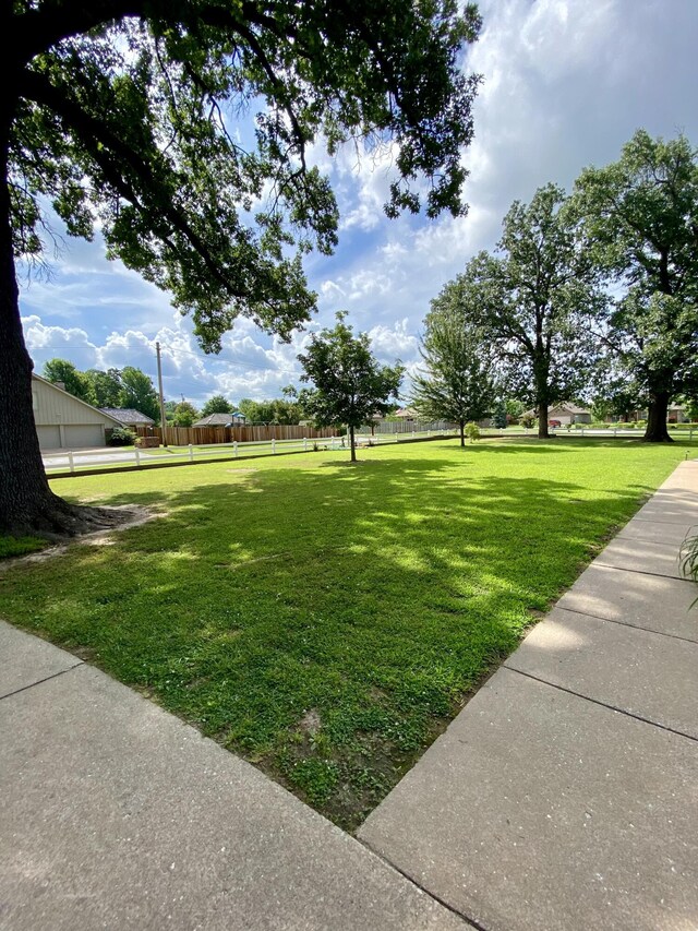 1605 S Park Ave, Aurora, MO 65605 - view of yard