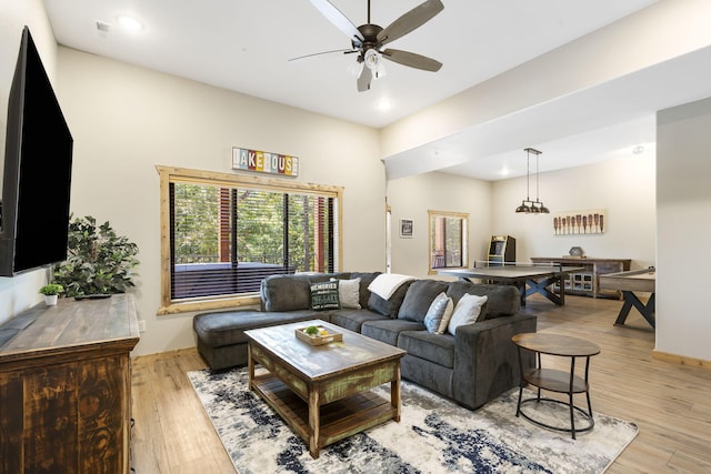 208 Jax Trl, Branson, MO 65616 - living area featuring light wood-style floors, a ceiling fan, and recessed lighting