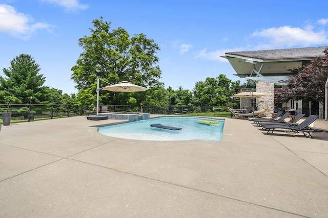 318 S Farm Rd Unit 193, Springfield, MO 65809 - view of pool featuring a patio area, a pool with connected hot tub, and view of wooded area