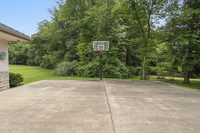 318 S Farm Rd Unit 193, Springfield, MO 65809 - view of patio with basketball court