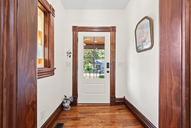 933 W Pershing St, Springfield, MO 65806 - entryway with wood finished floors and baseboards