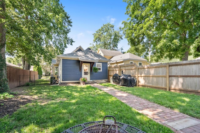 933 W Pershing St, Springfield, MO 65806 - back of house featuring a fenced backyard